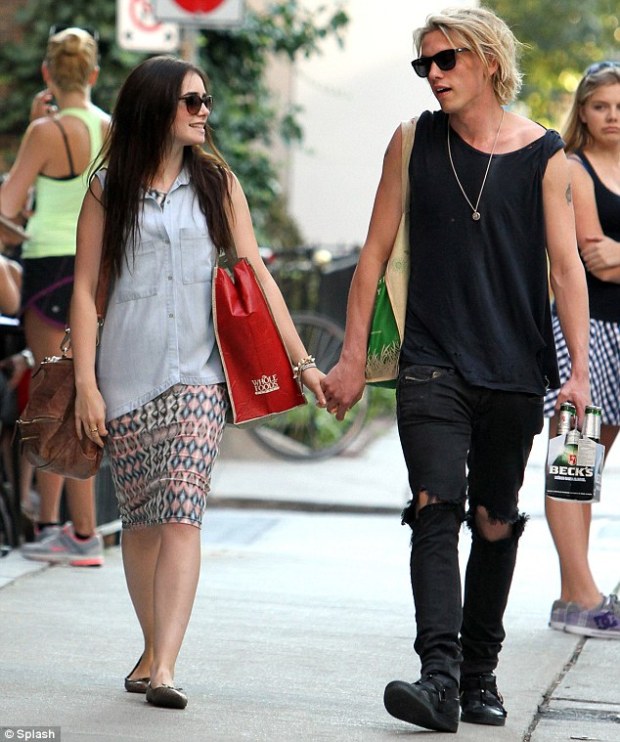 article-0-1402CBA3000005DC-393_634x759