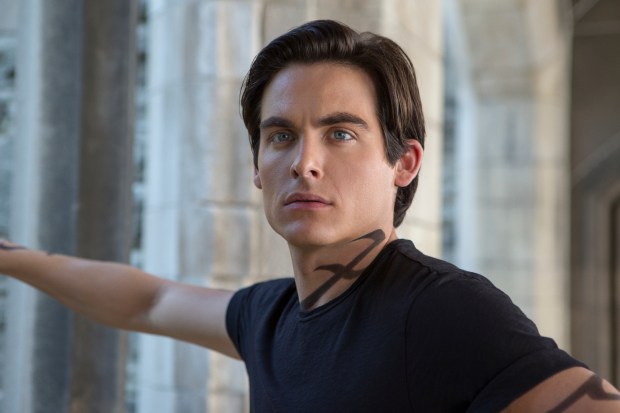 Kevin Zegers as Alec Lightwood