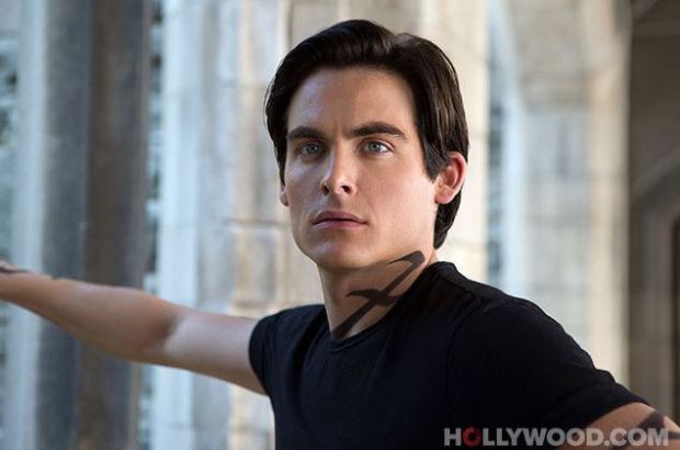 Kevin Zegers as Alec Lightwood