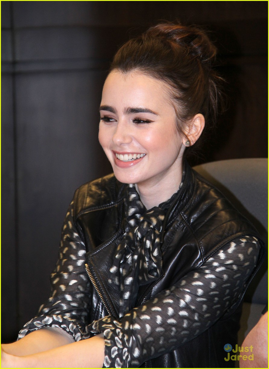 Exclusive… Lily Collins Attends Cassandra Clare Book&nbsp;Signing