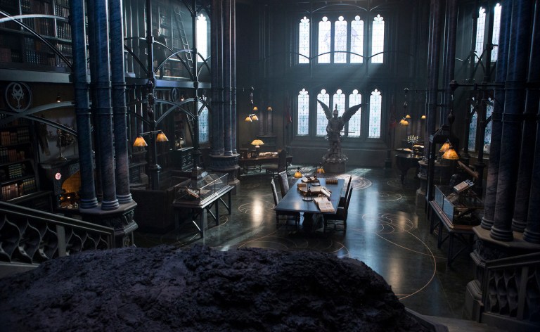 Mortal Instruments Library Three new ‘MORTAL INSTRUMENTS: CITY OF BONES’ stills from inside the ...