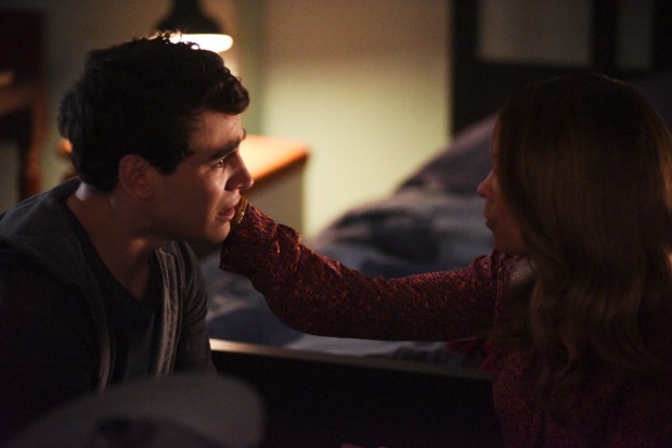 SHADOWHUNTERS - "Dust and Shadows" - Clary takes desperate actions after the attack on the Institute in “Dust and Shadows,” an all new episode of “Shadowhunters,” airing MONDAY, JANUARY 30 (8:00 – 9:00 PM EDT) on Freeform. (Freeform/John Medland) ALBERTO ROSENDE