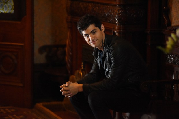 SHADOWHUNTERS - "Dust and Shadows" - Clary takes desperate actions after the attack on the Institute in “Dust and Shadows,” an all new episode of “Shadowhunters,” airing MONDAY, JANUARY 30 (8:00 – 9:00 PM EDT) on Freeform. (Freeform/John Medland) MATTHEW DADDARIO